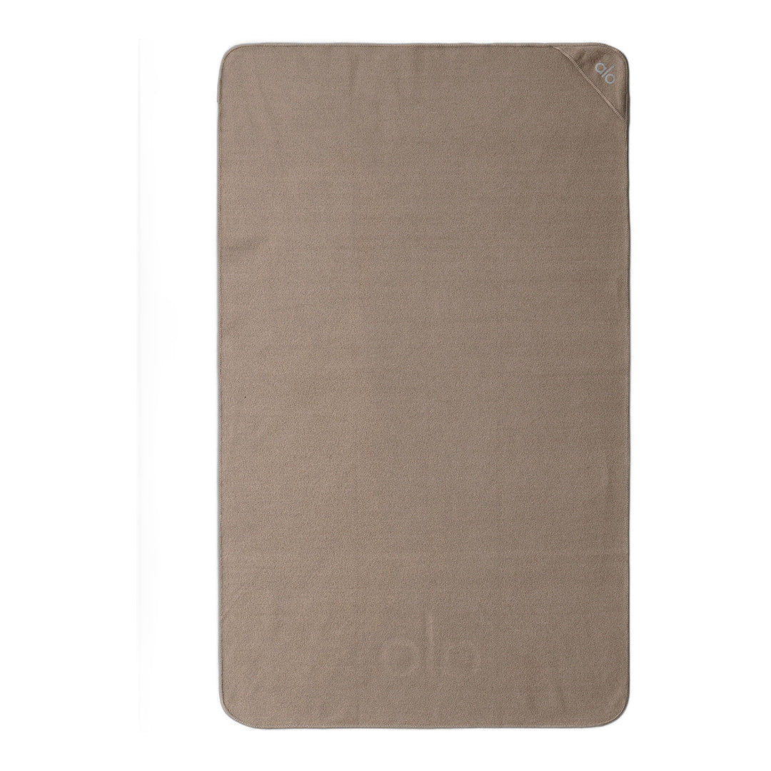 alo Performance No Sweat Hand Towel - Gravel - Image 3