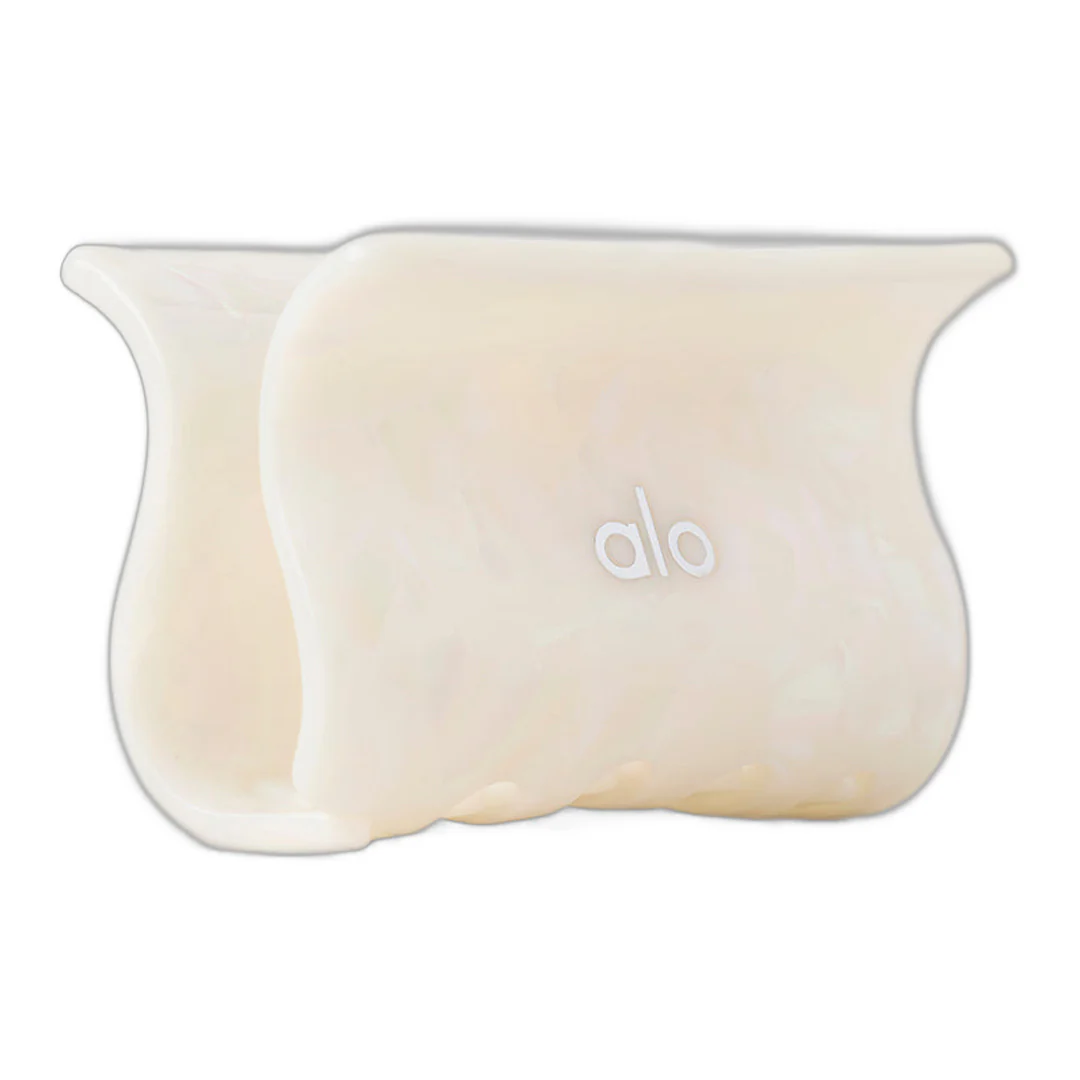 alo Effortless Claw Clip - White Pearl - Image 3