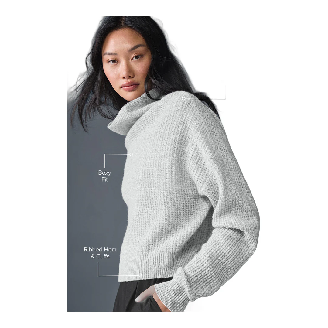 alo Cashmere Plush Waffle Turtleneck Pullover - Athletic Heather Grey - Image 2