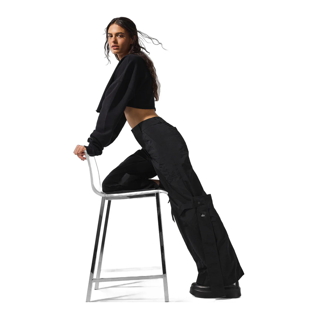 alo Extreme Cropped Pullover - Black - Image 4