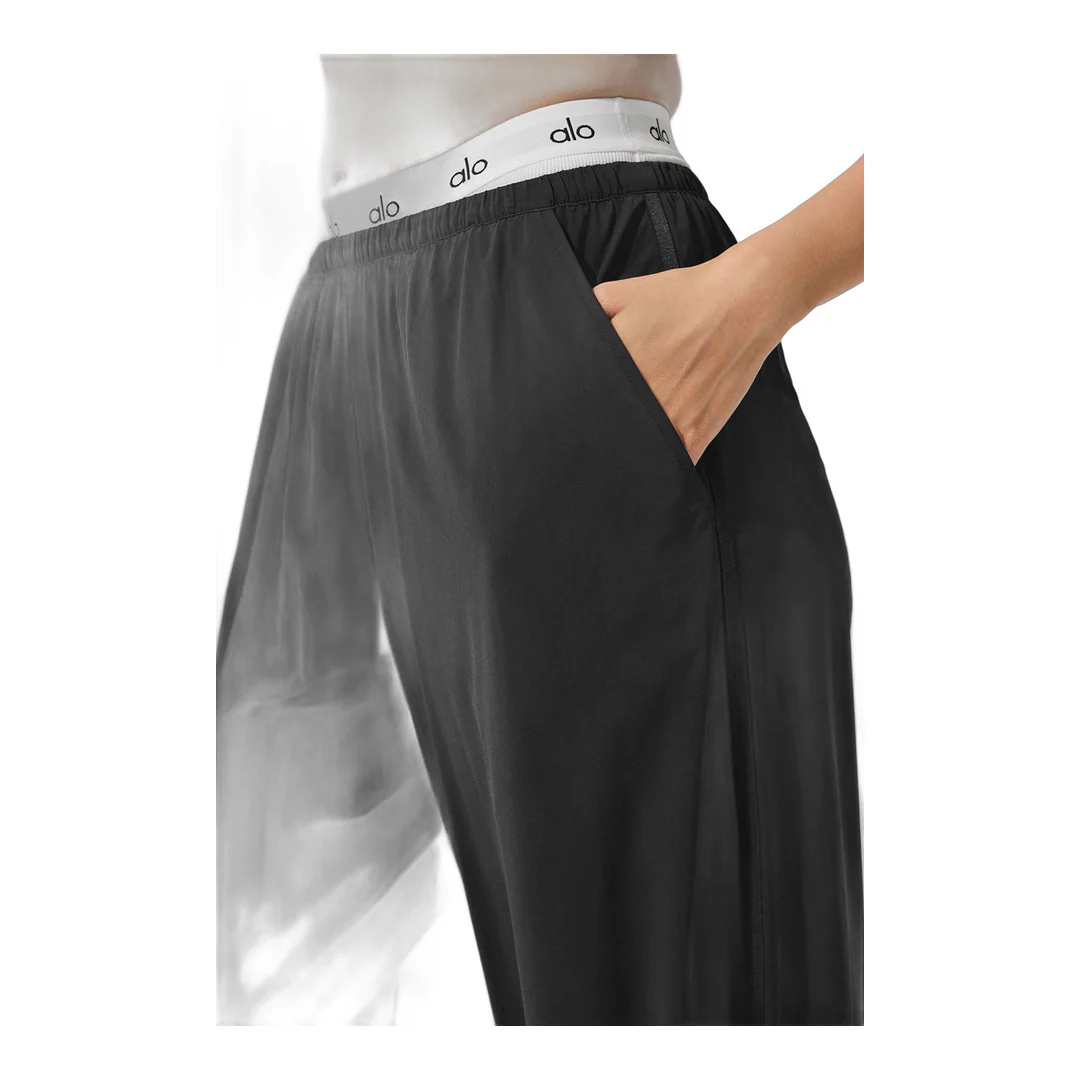 alo Breezy Wide Leg Pant (Long) - Black - Image 4