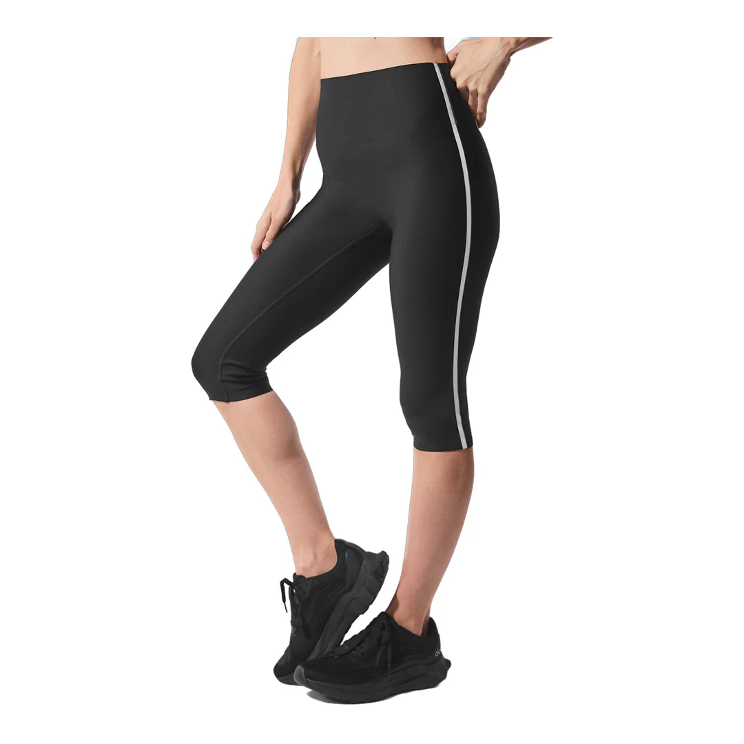 alo Airlift High-Waist Super Sleek Contrast Capri - Black/White - Image 3