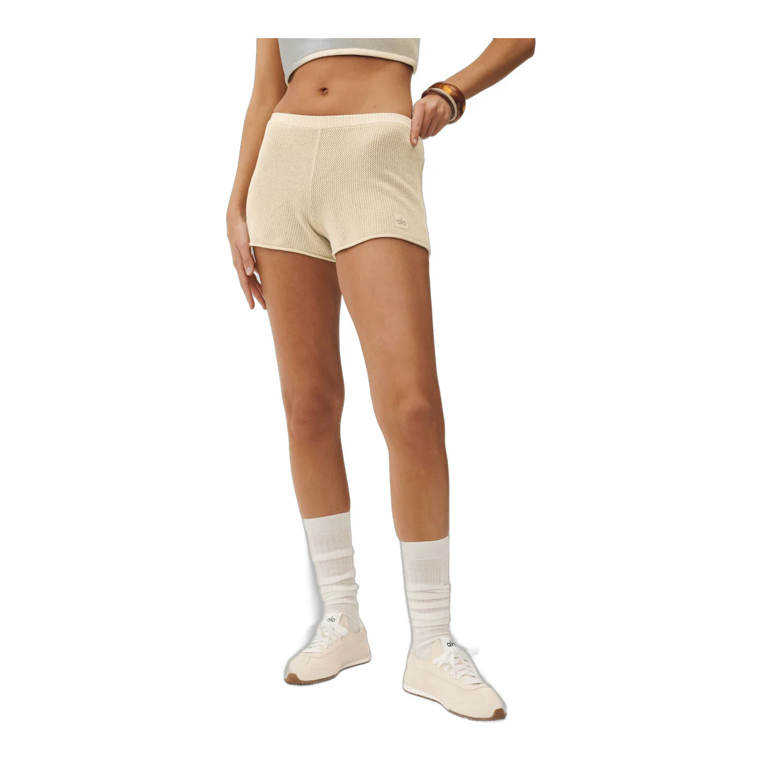 alo Silk Cashmere Mid-Rise Heatwave Short - Sandy Beige - Image 4