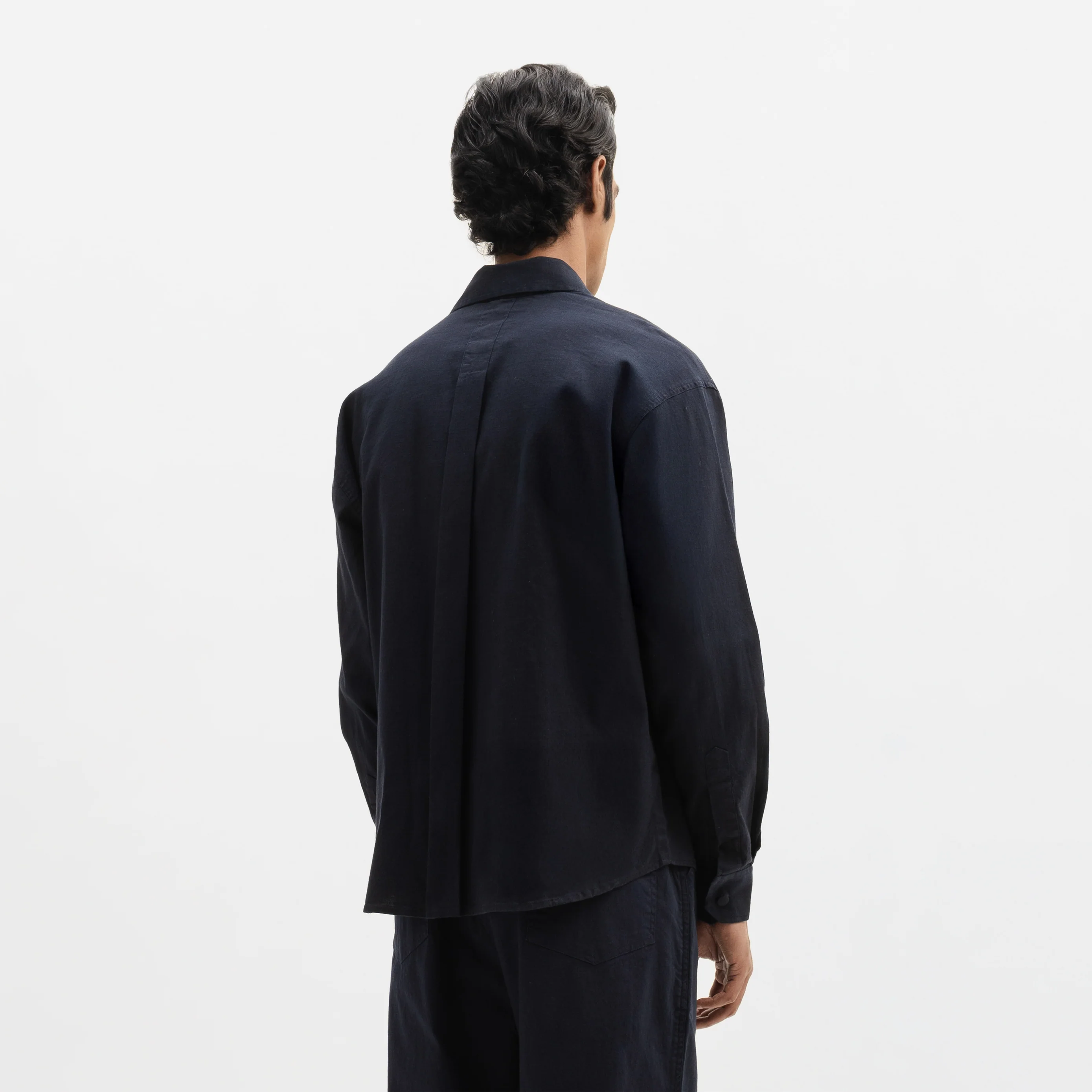 COTTON SPREAD COLLAR SHIRT- NAVY - Image 4