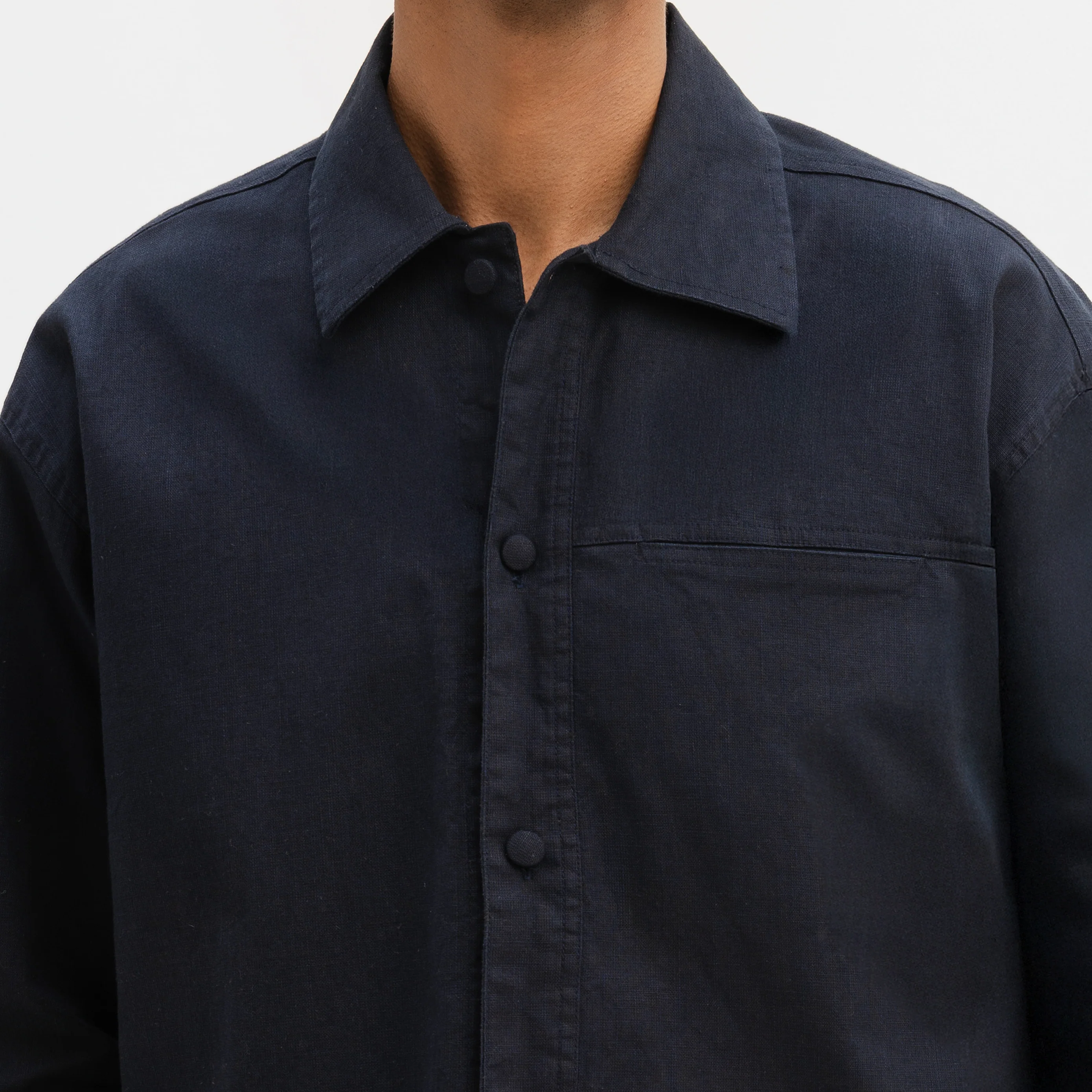 COTTON SPREAD COLLAR SHIRT- NAVY - Image 5