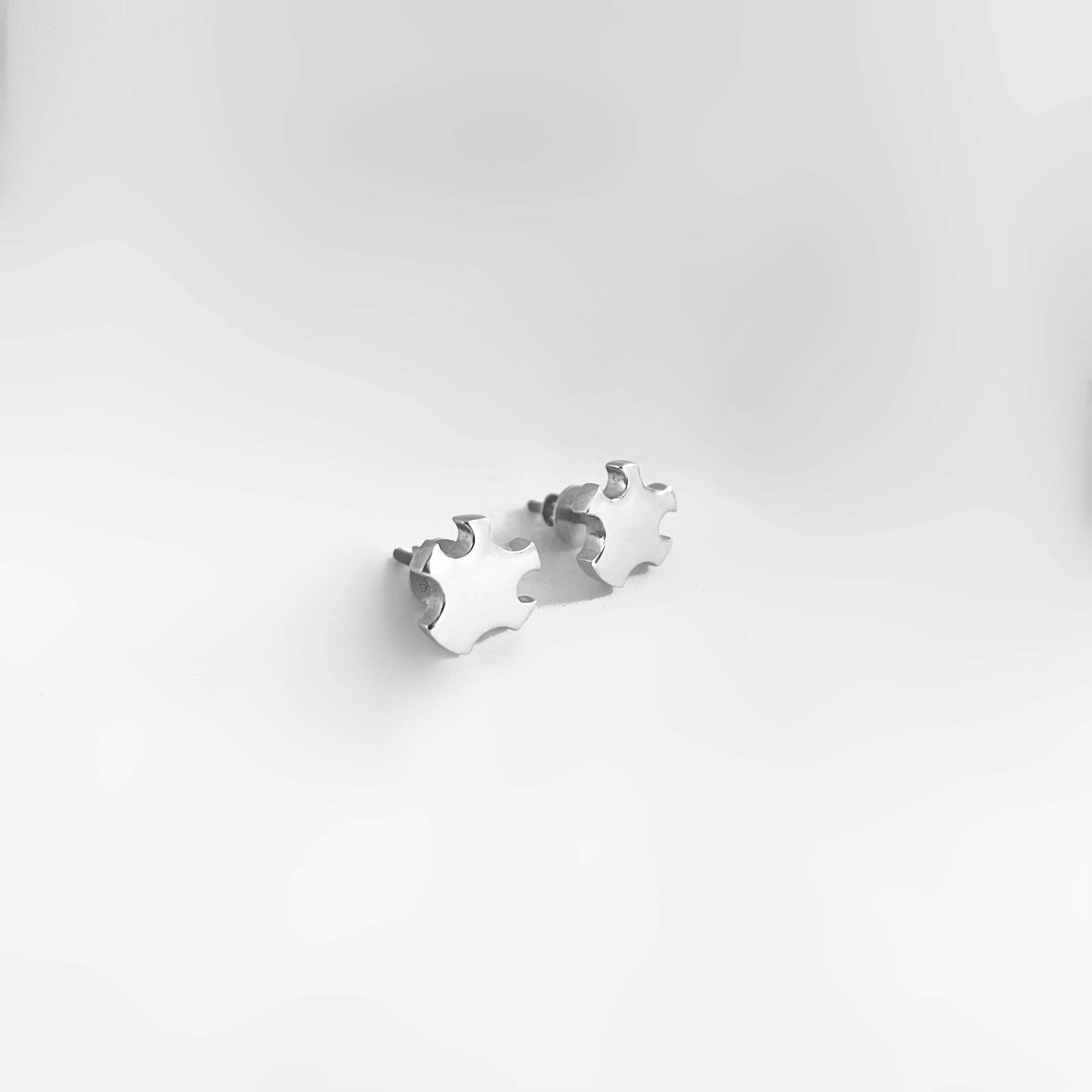 DOTTED STUD - POLISHED - Image 2
