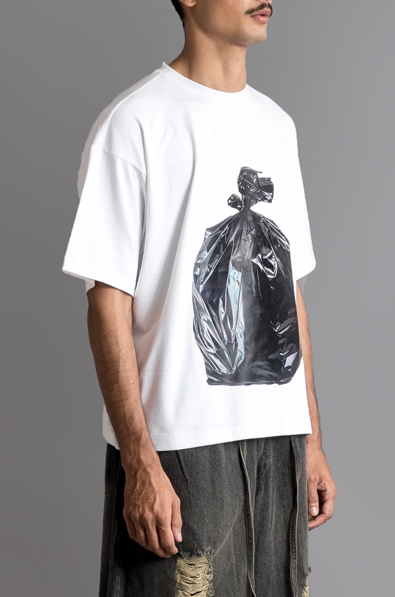 'Garbage bag' T-shirt (White) - Image 8