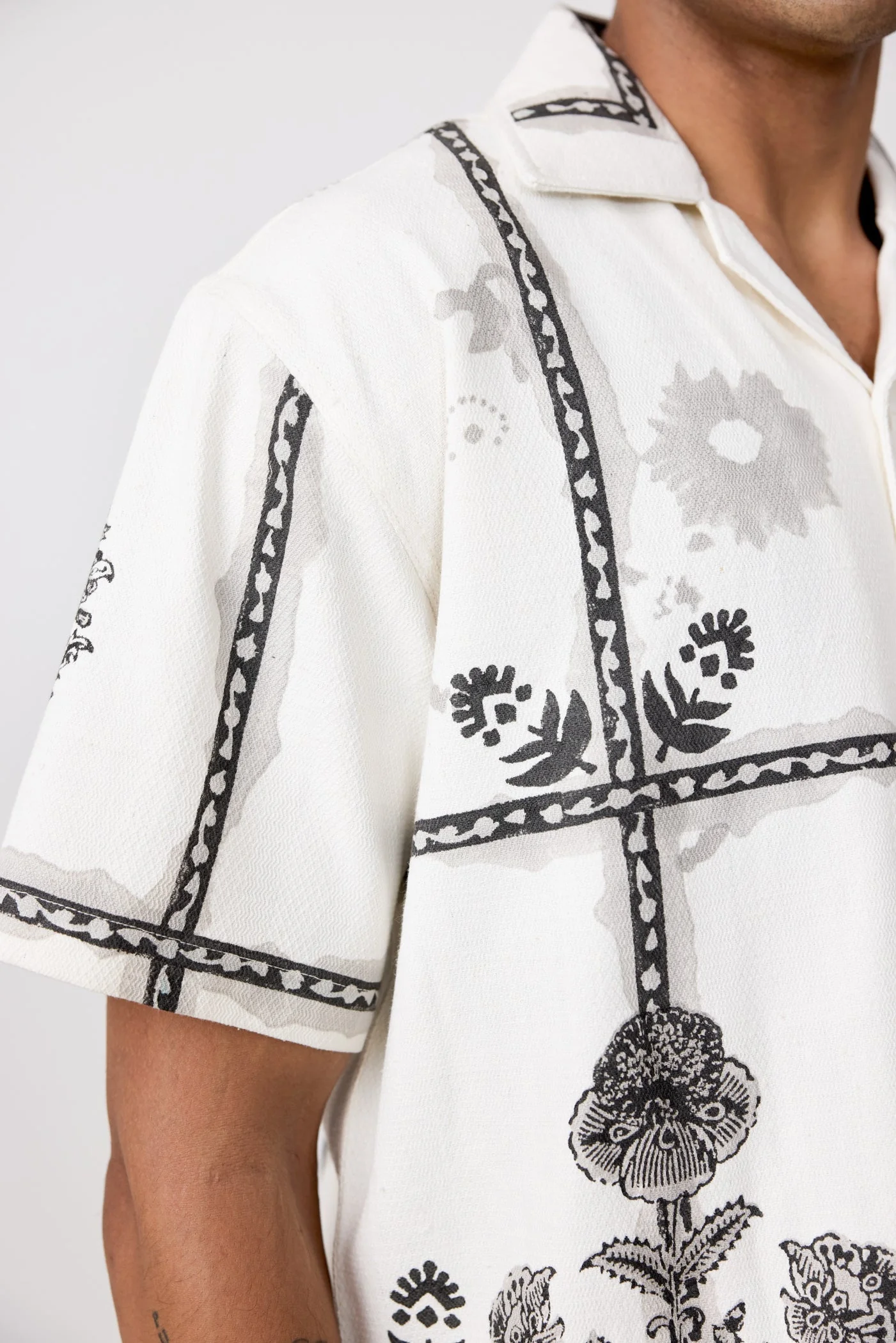 Greyscale handmade Shirt - Image 4
