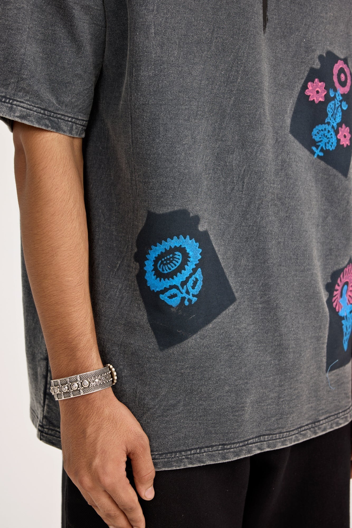 Jarokha Block Print - Tshirt - Image 5