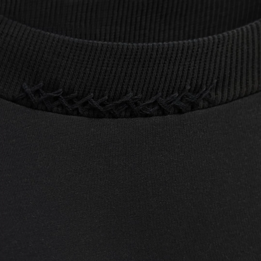 Kantha Basic T-shirt in Black [Unisex] - Image 3