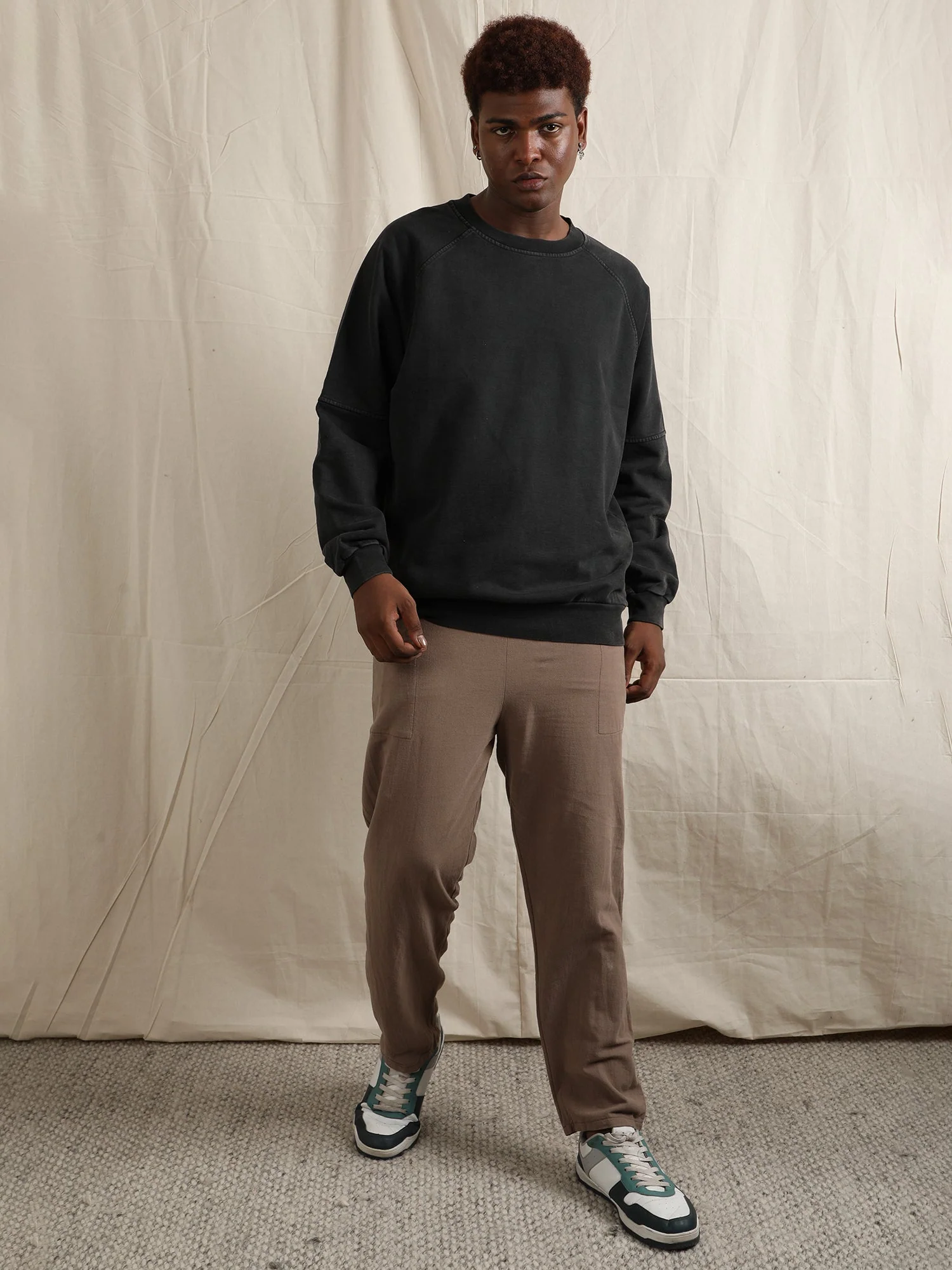 OVERDYED RAGLAN SLEEVED SWEATSHIRT (BLACK) - Image 3