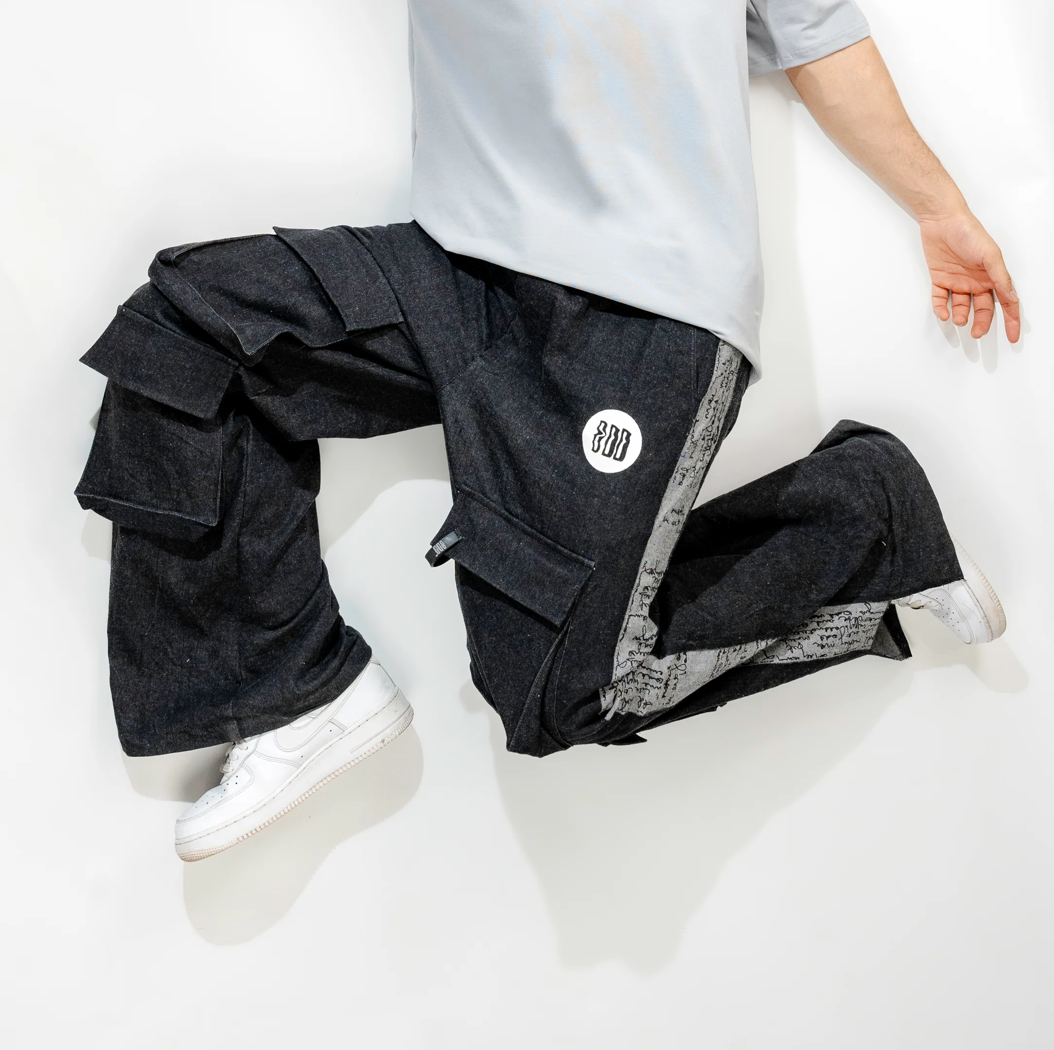 SCRIBBLED PANEL PANTS - Image 5
