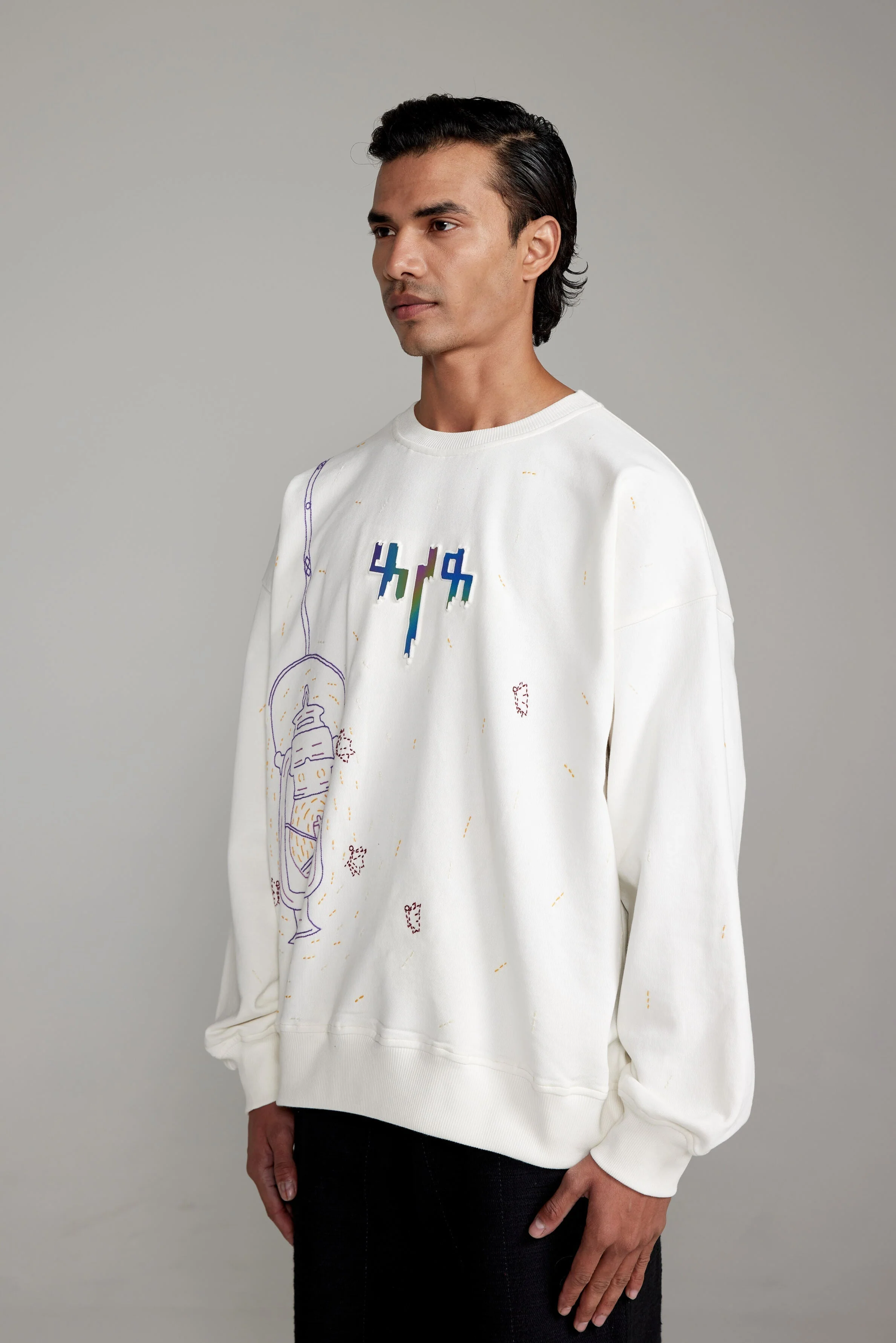 “Shama- Parvana” Embroidered Sweatshirt - Image 5