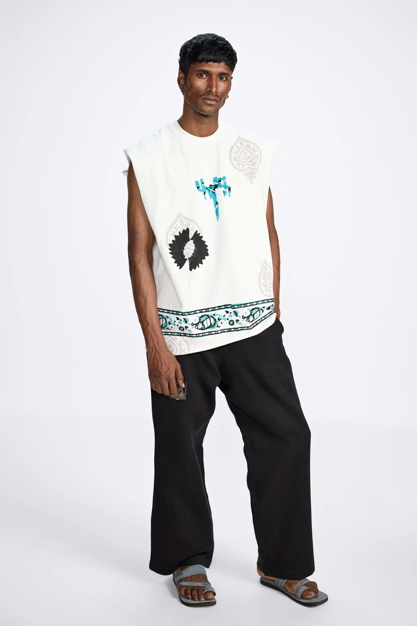 Sleeveless Block-printed T-shirt - Image 5