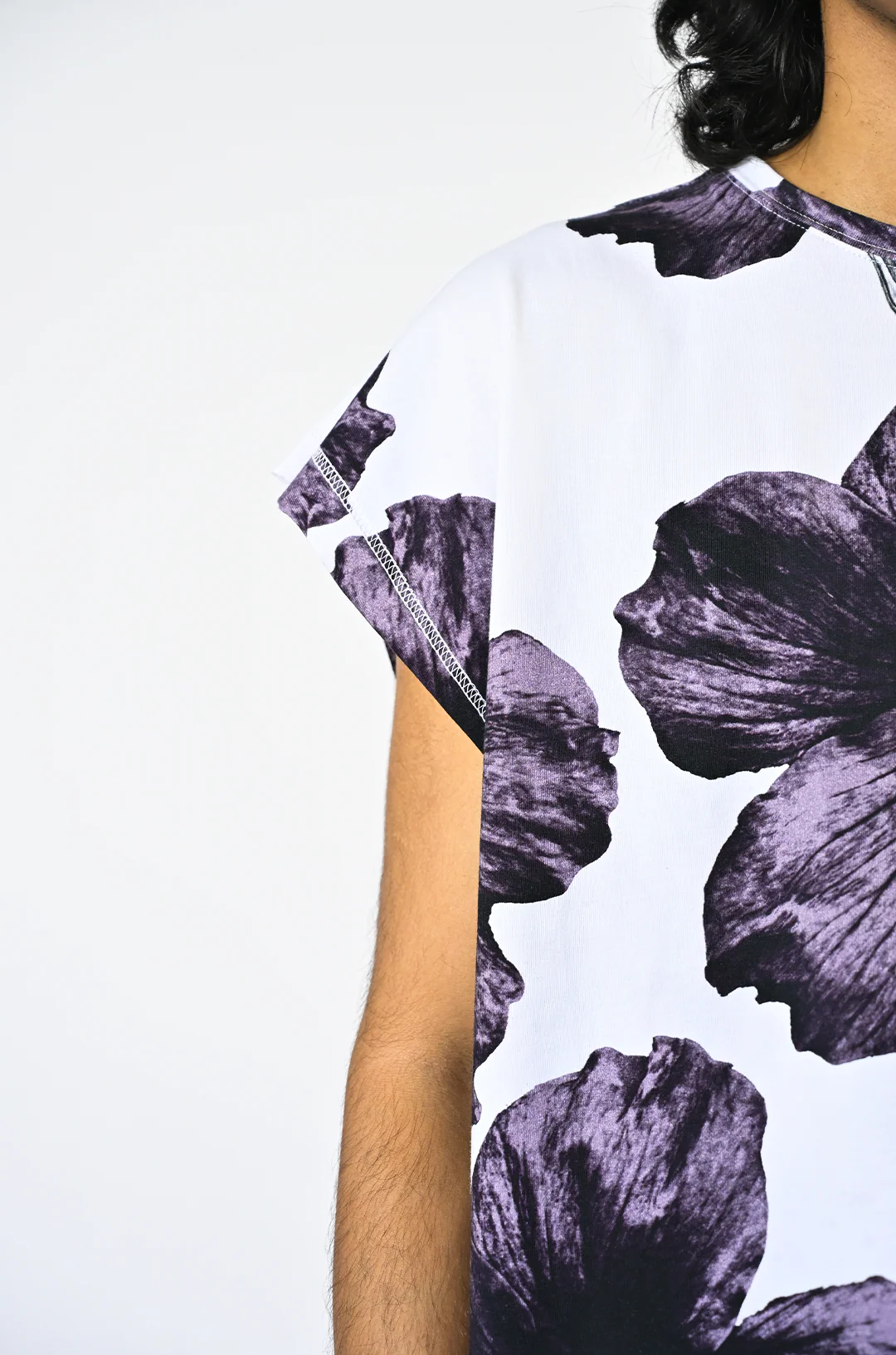 Tongue-printed cotton sleeveless top (Men's) - Image 9