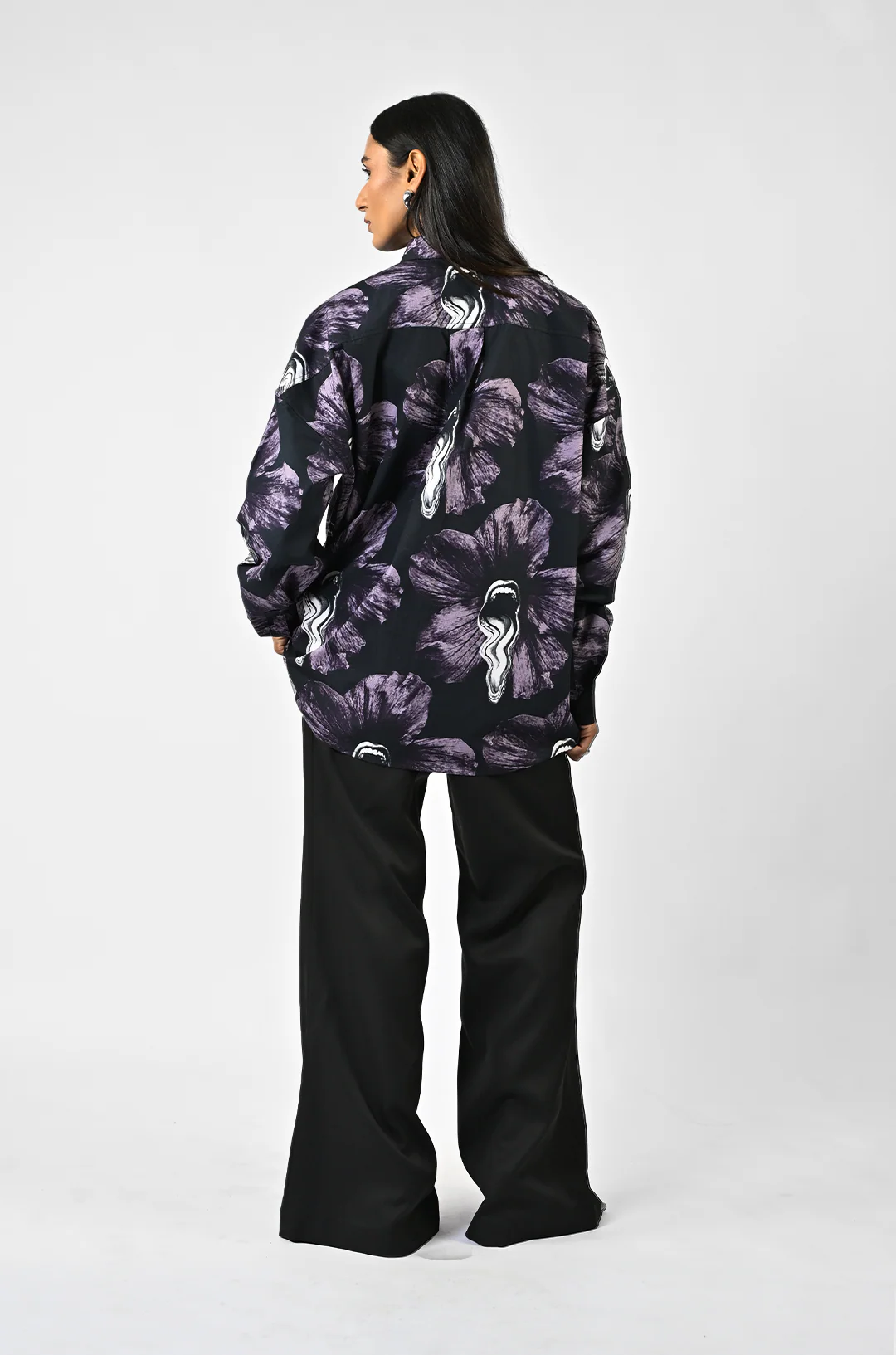 Tongue-printed oversized cotton shirt - Image 7