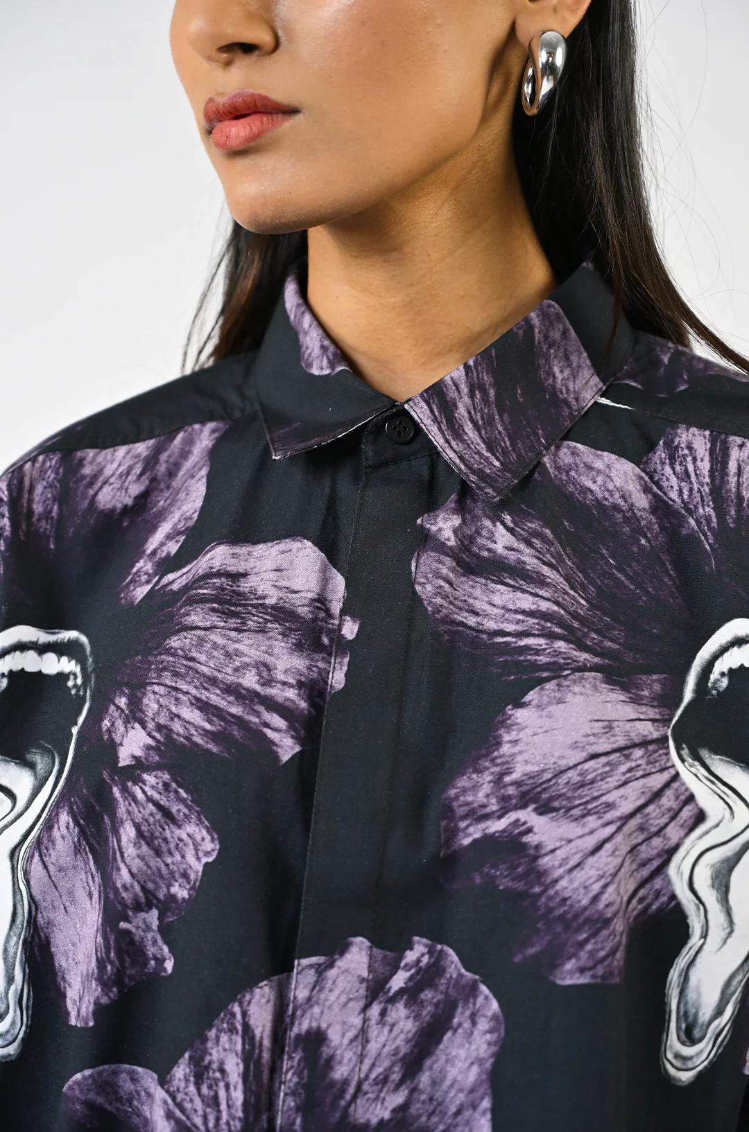Tongue-printed oversized cotton shirt - Image 8