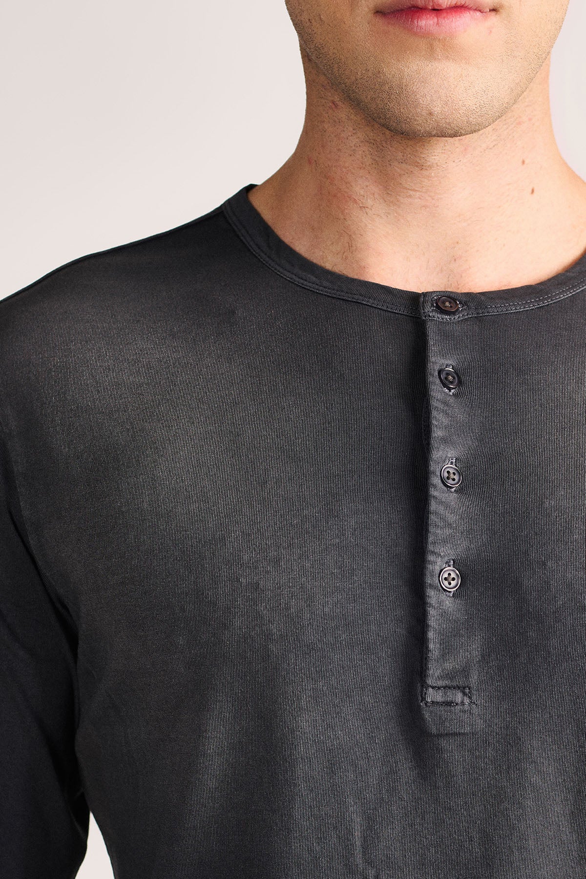 WORN BLACK HENLEY- TEE - Image 6