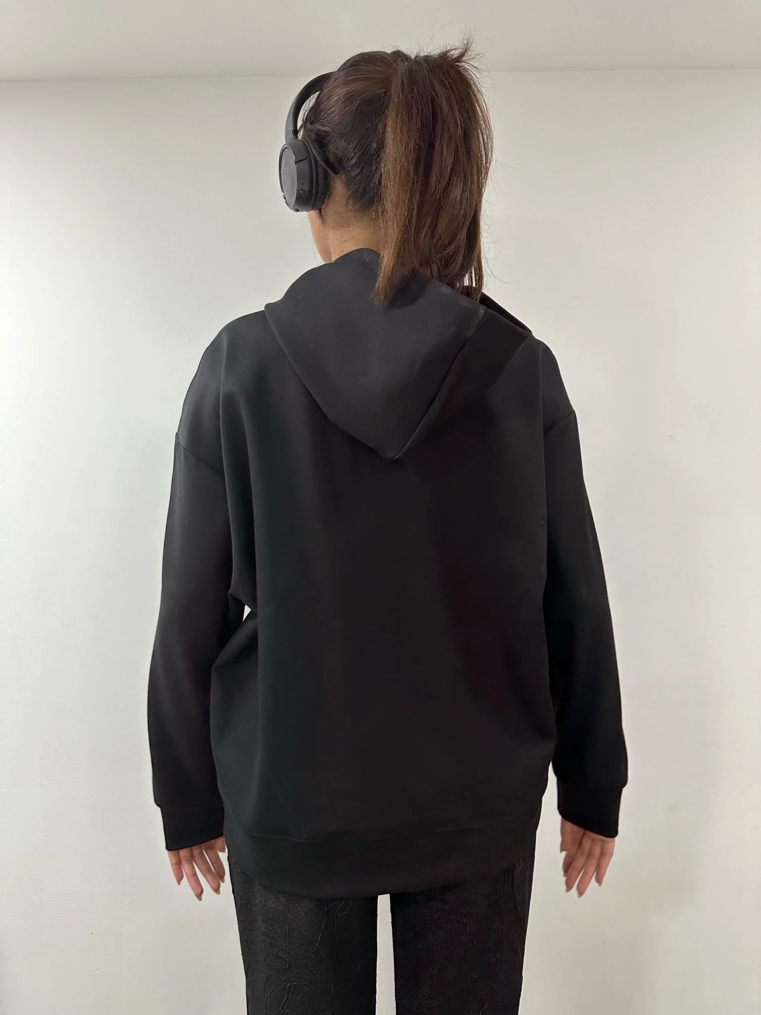 WT BOX - FIT HOODIE - JET BLACK - Image 4